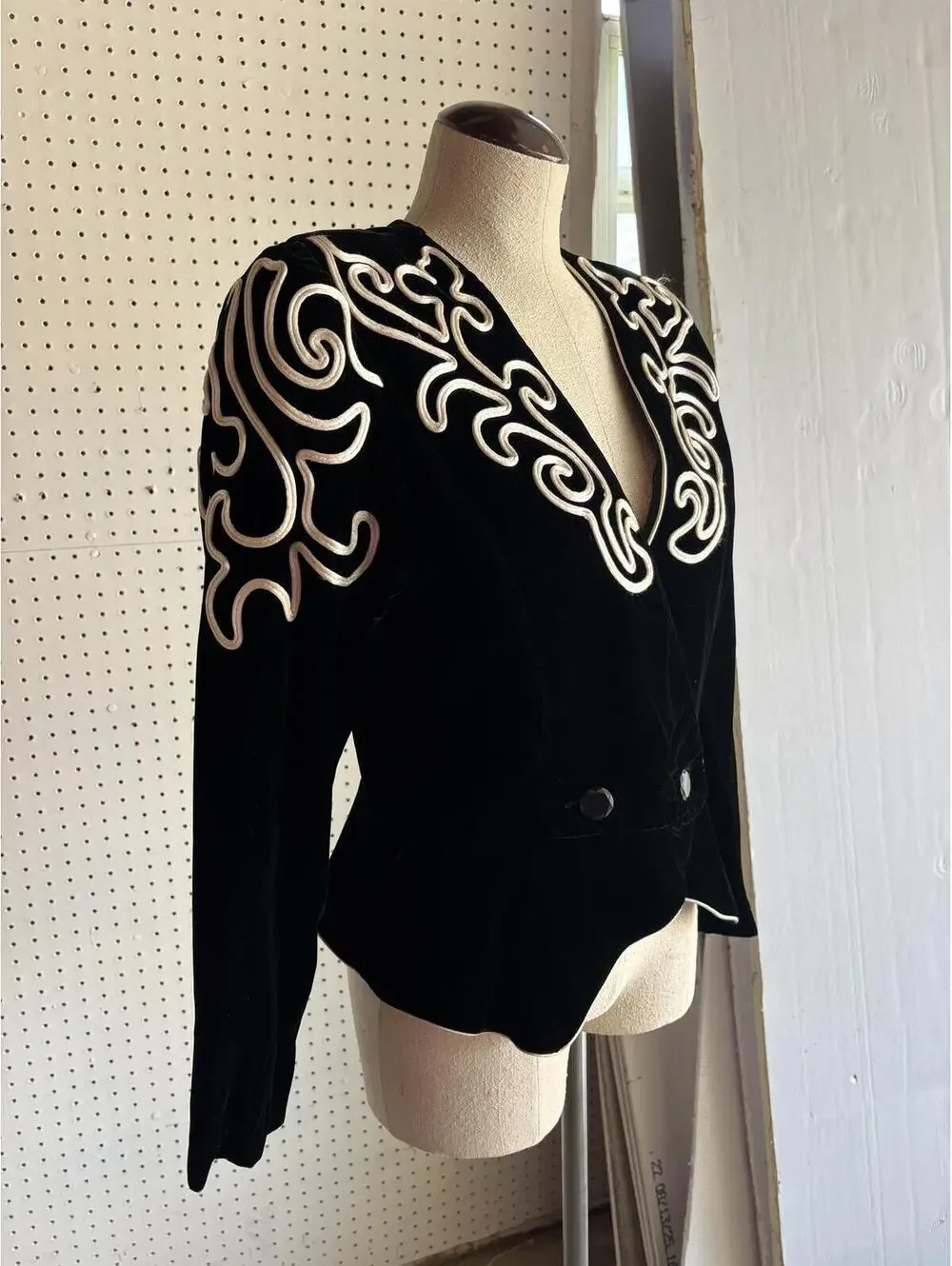 Vintage Black Velvet Jacket with White Embroidered Detail - Picture 2 of 9